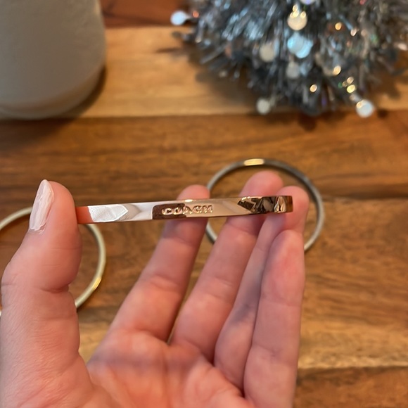 Coach Set of 3 Tri Gold Bangles Bracelet Rose / Gold / Silver - Picture 3 of 6